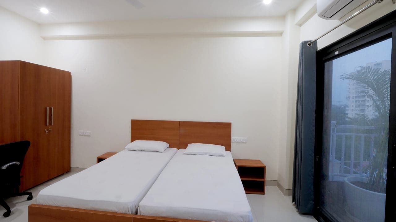 Bedroom with twin beds